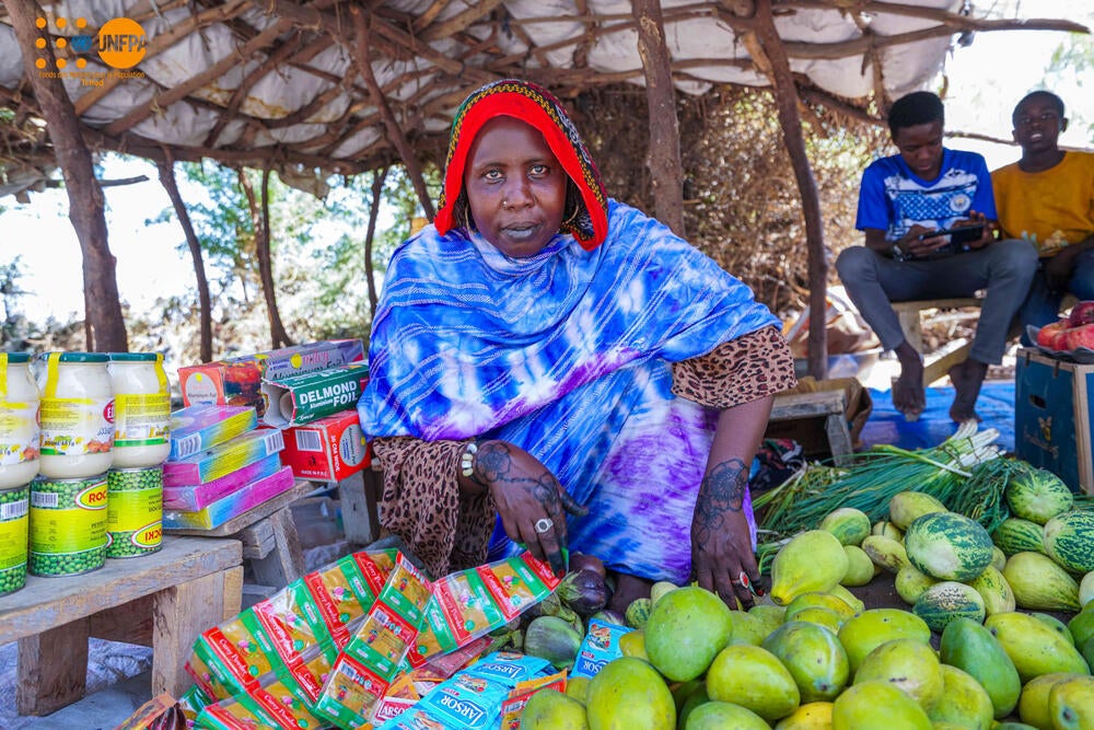 Mariam Mbodou au marché vendant ses fruits et légumes