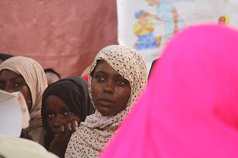 Des femmes apprennent leurs droits dans une madrasa de la région du lac Tchad. © UNFPA Tchad/Théodore Somda