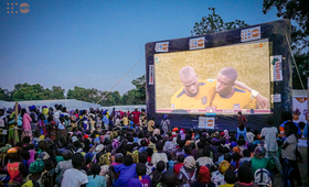 Projection de la coupe du monde de football sur écran géant