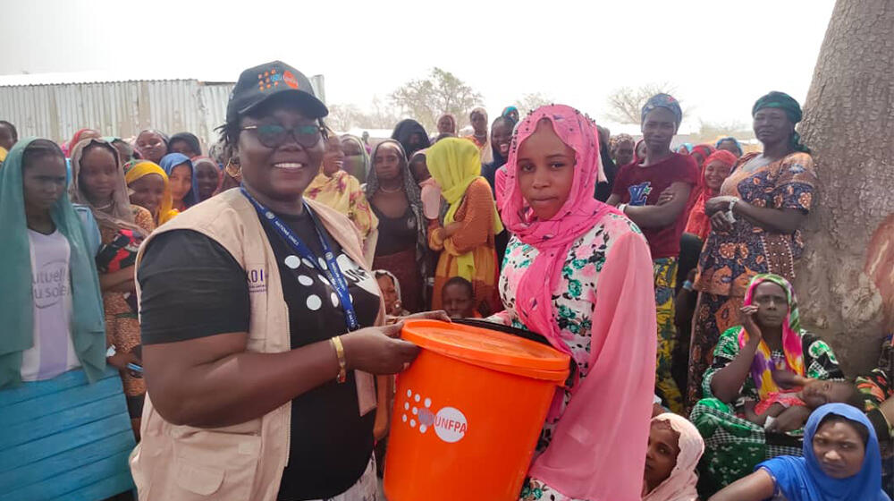 Protection des réfugiés centrafricains au Tchad : UNFPA distribue des kits de dignité au profit de 1000 femmes et filles ! 