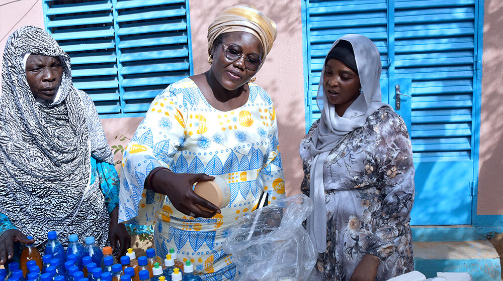 Tchad : A Sarh l’UNFPA soutient l’autonomisation des femmes par la transformation de différents produits locaux.